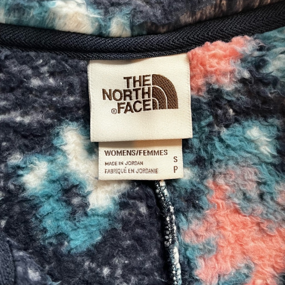 Women’s small North face sherpa jacket. NWT. Flawless. - Picture 2 of 3
